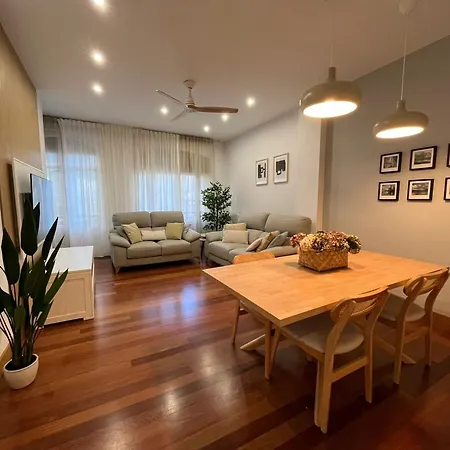 Old Town Core Next To Plaza Nueva 빌바오